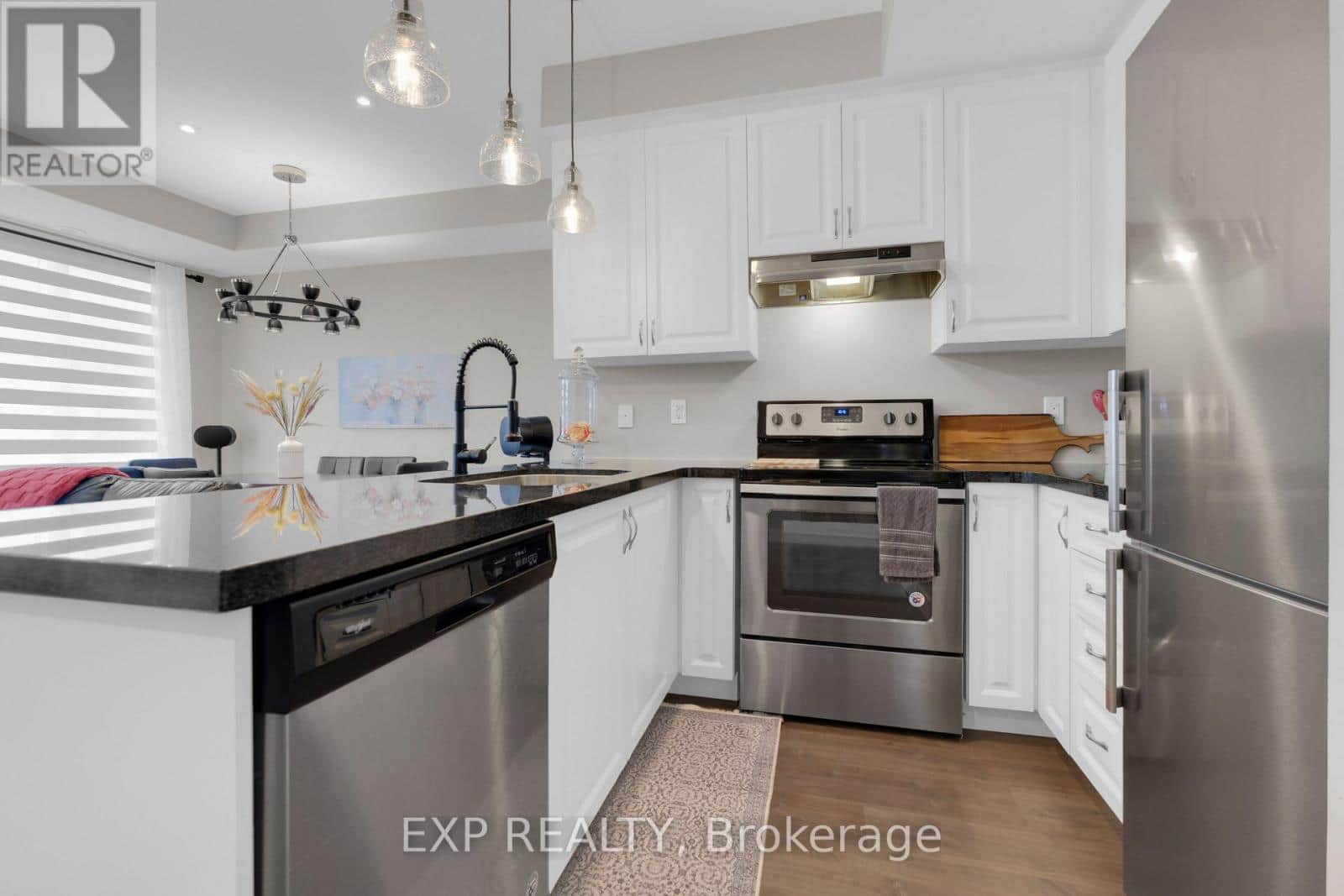 112 - 600 ALEX GARDNER CIRCLE - Photo 4 of 29, Aurora (Aurora Village), Ontario