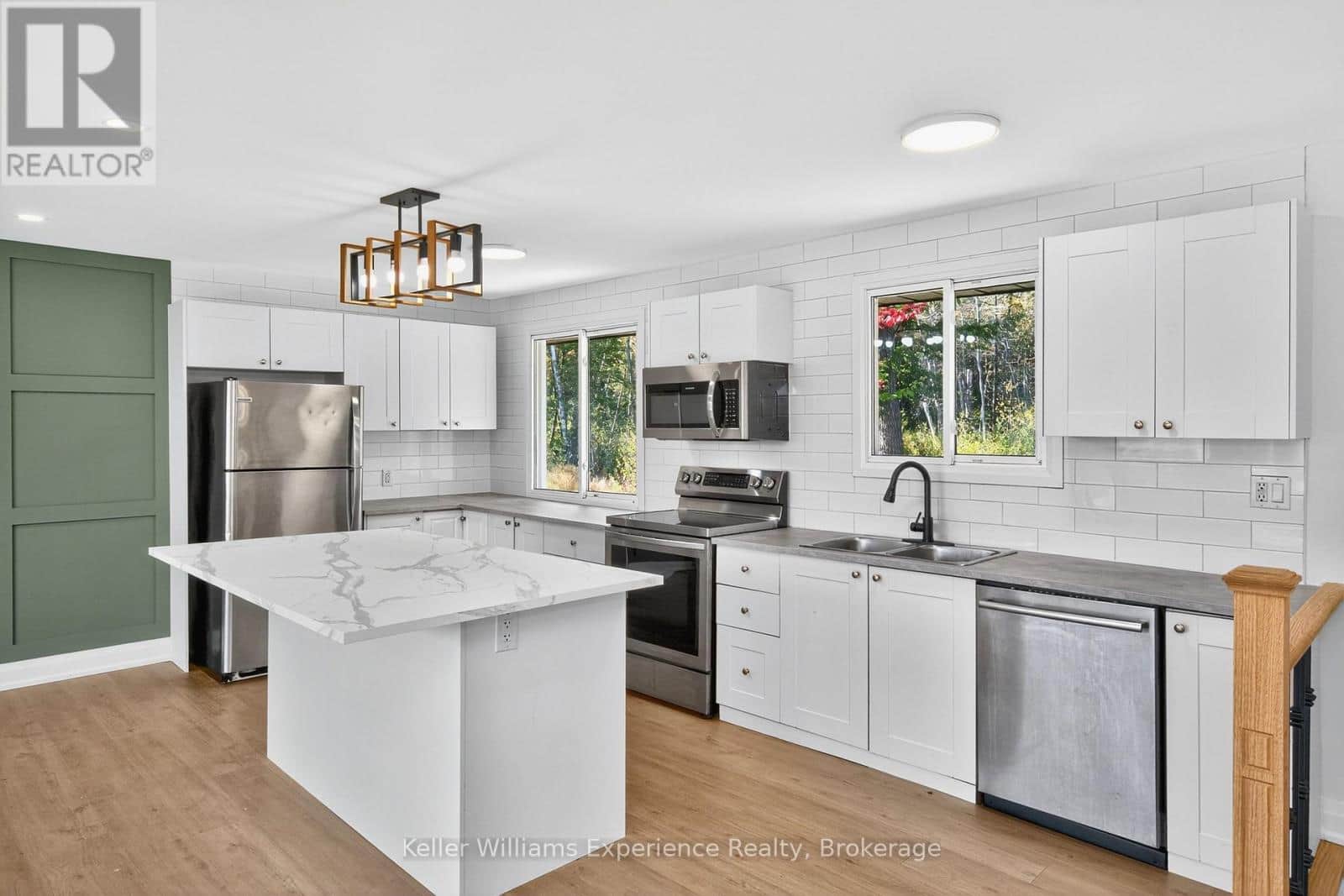 556 CHAMPLAIN ROAD - Photo 4 of 45, Tiny, Ontario