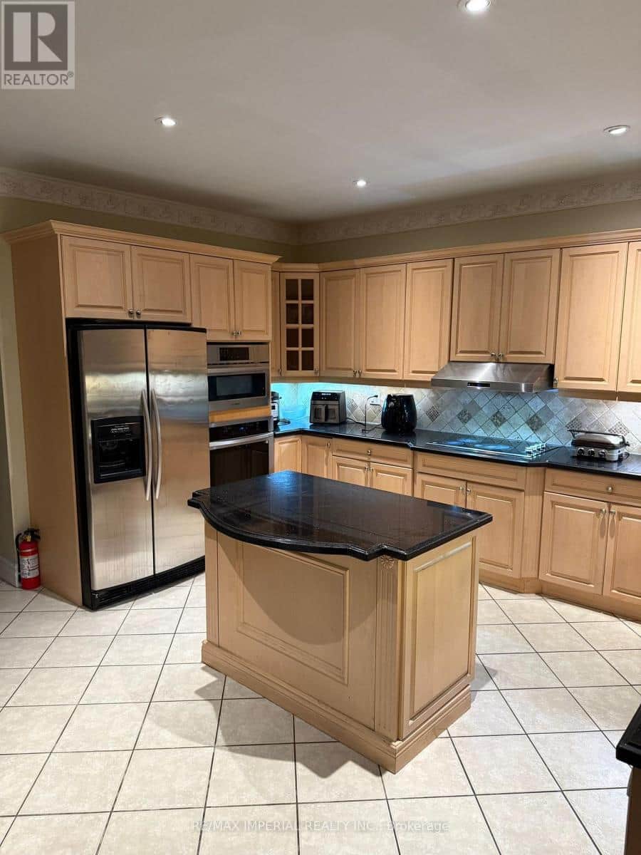 185 PEMBERTON AVENUE - Photo 2 of 5, Toronto (Newtonbrook East), Ontario