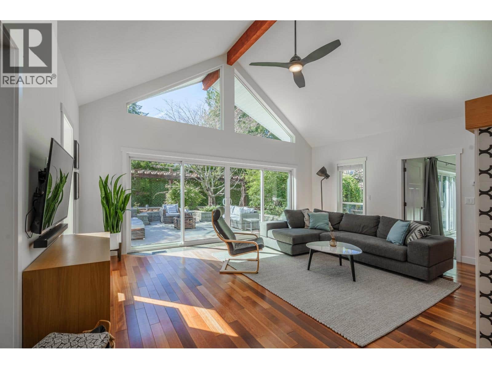 6323 ORACLE ROAD - Photo 3 of 40, Sechelt, British Columbia