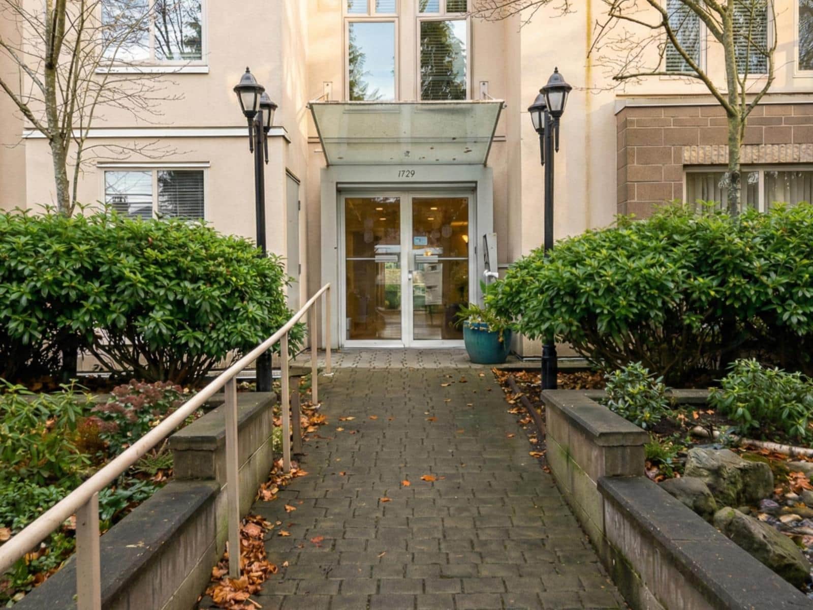 205 1929 154 STREET - Photo 3 of 26, Surrey, British Columbia