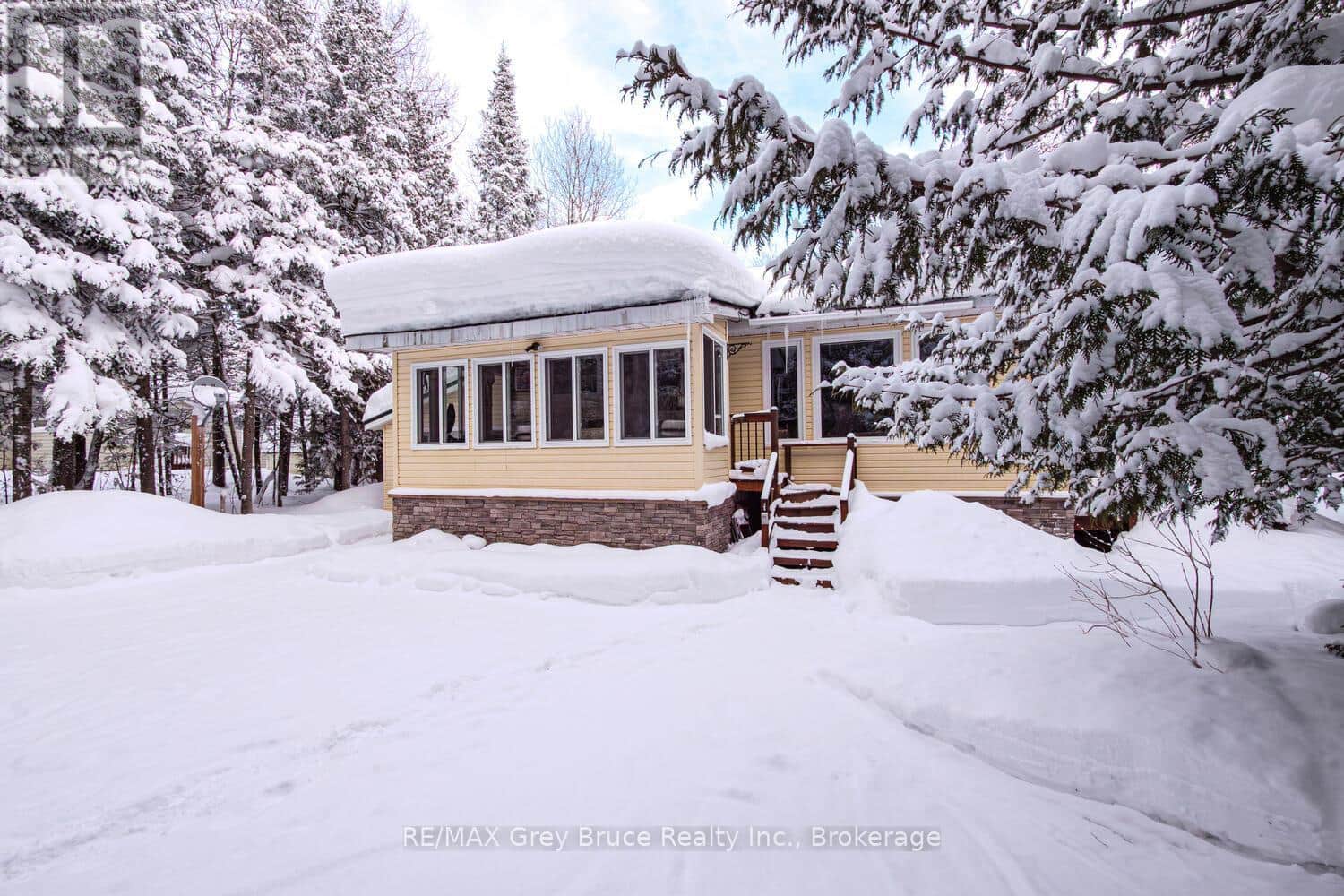 496 BERFORD LAKE ROAD - Photo 3 of 49, South Bruce Peninsula, Ontario