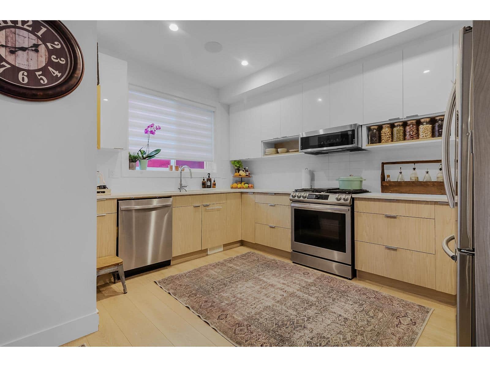 3 8140 166 STREET - Photo 3 of 37, Surrey, British Columbia