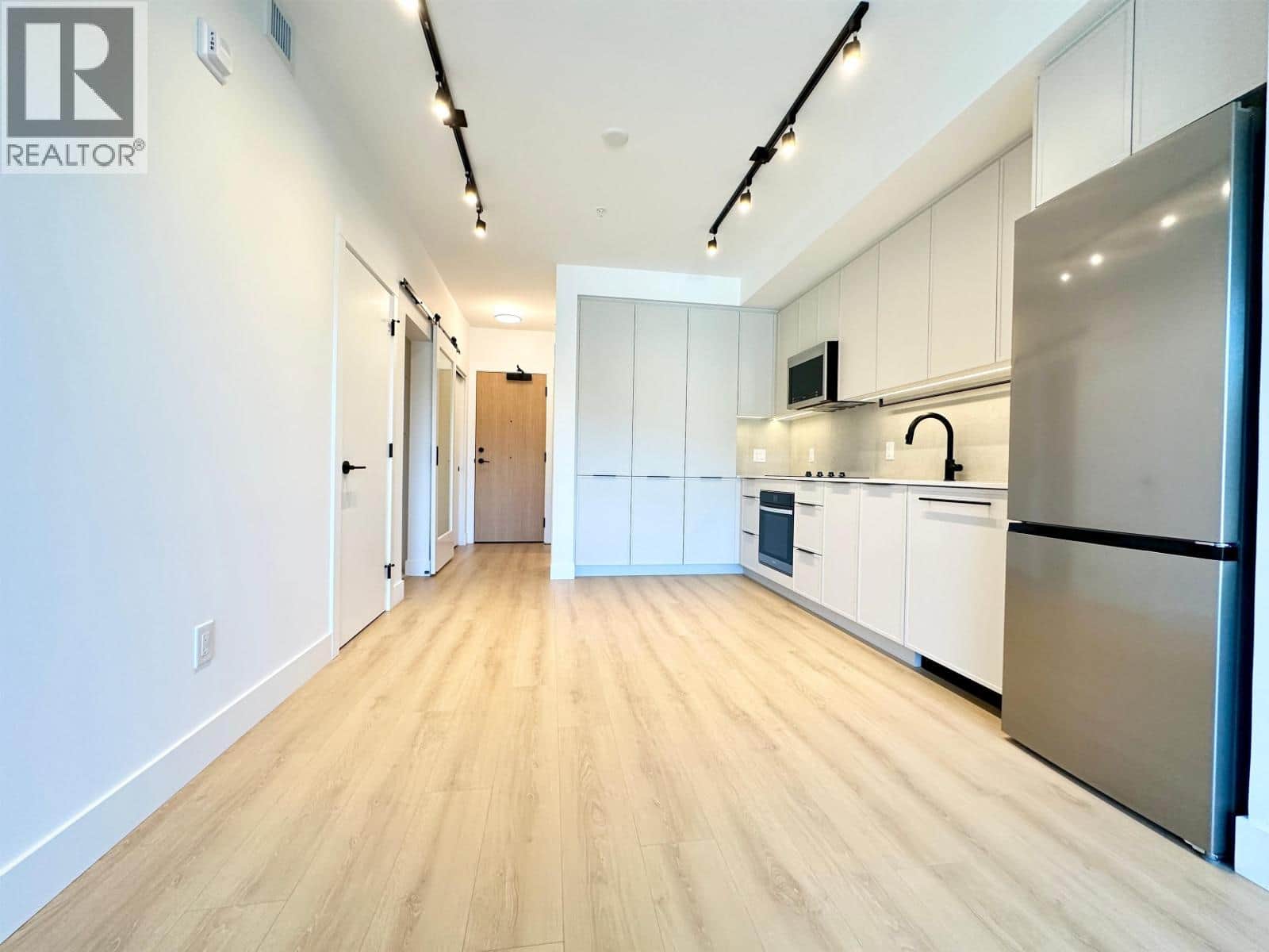 415 3055 MURRAY STREET - Photo 3 of 26, Vancouver, British Columbia