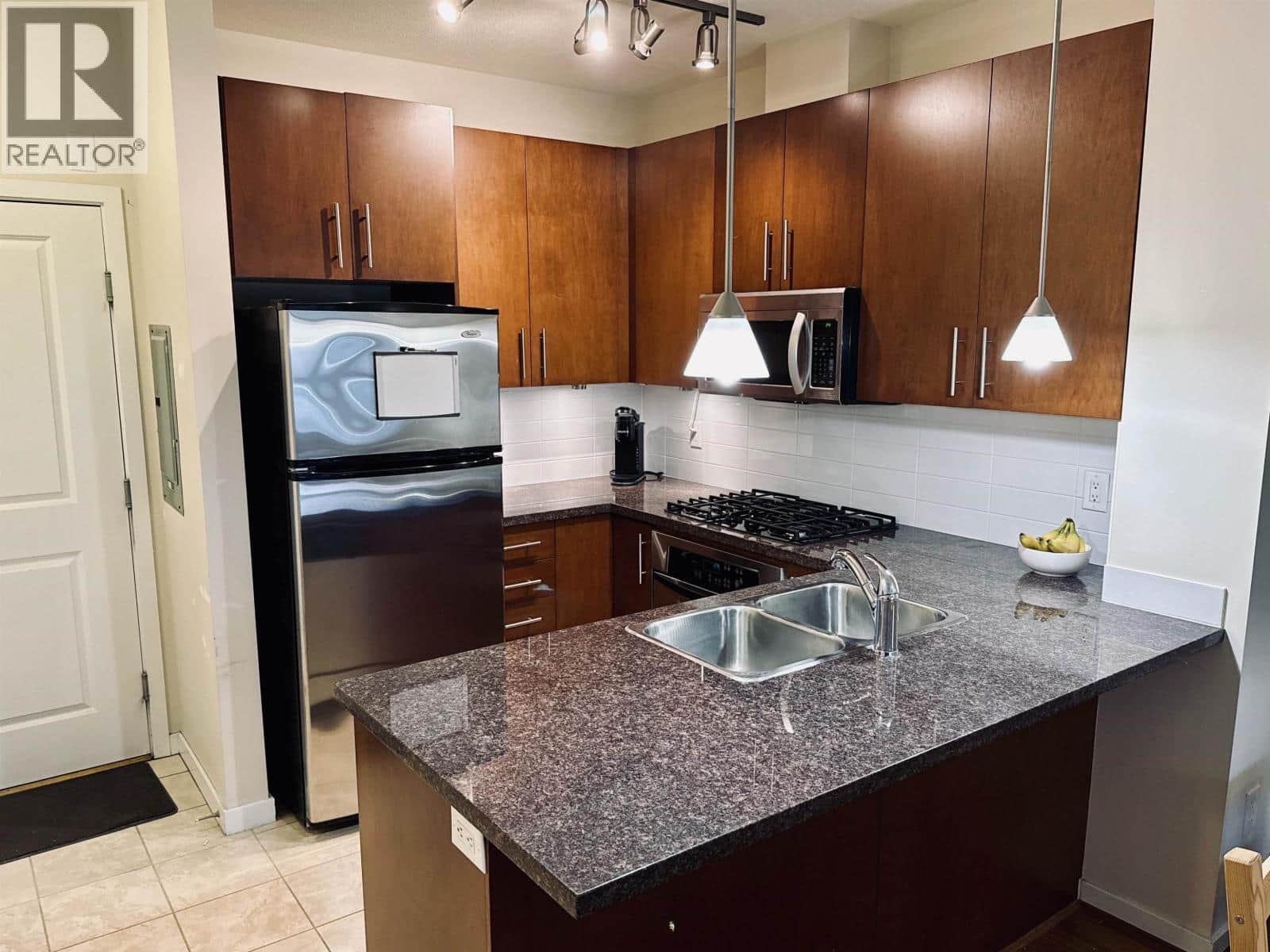 301 3651 FOSTER AVENUE - Photo 2 of 8, Vancouver, British Columbia