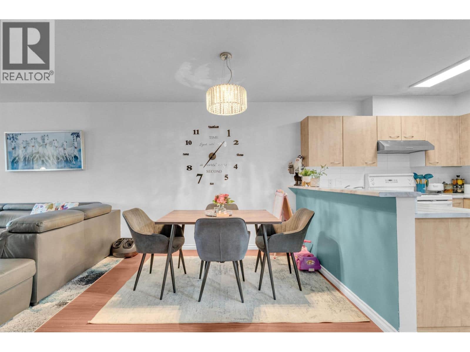 102 2973 KINGSWAY - Photo 3 of 9, Vancouver, British Columbia