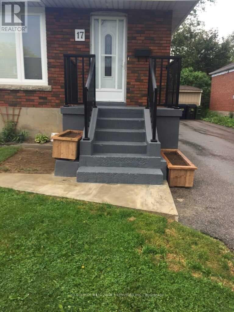 MAIN FL - 17 HUBERT AVENUE - Main photo, Toronto (Clairlea-Birchmount), Ontario