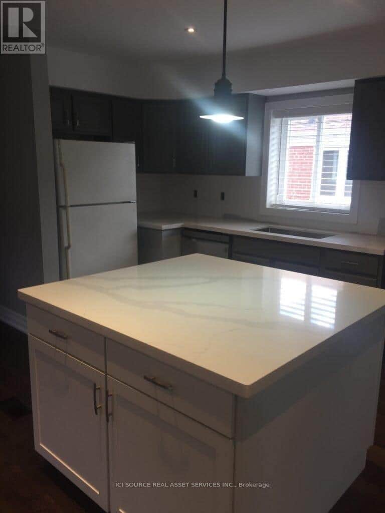 MAIN FL - 17 HUBERT AVENUE - Photo 2 of 10, Toronto (Clairlea-Birchmount), Ontario