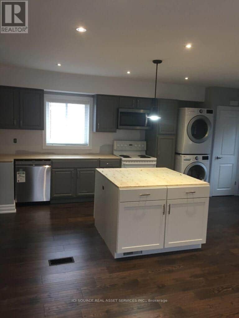 MAIN FL - 17 HUBERT AVENUE - Photo 3 of 10, Toronto (Clairlea-Birchmount), Ontario