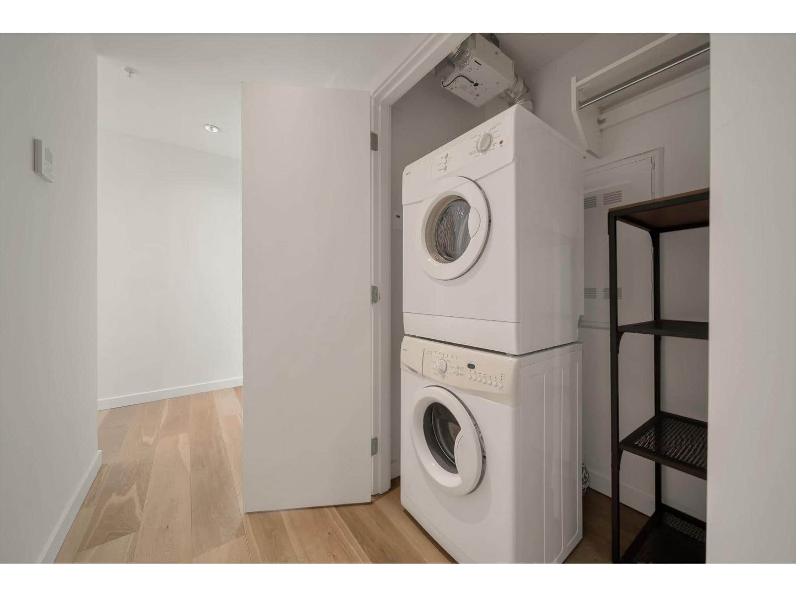 3705 13438 CENTRAL AVENUE - Photo 3 of 32, Surrey, British Columbia