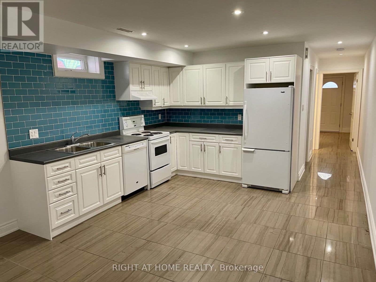 LOWER - 76 OXFORD STREET - Photo 2 of 8, Toronto (Kensington-Chinatown), Ontario