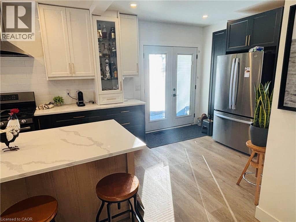 31 WEIR Street S - Photo 3 of 13, Hamilton, Ontario