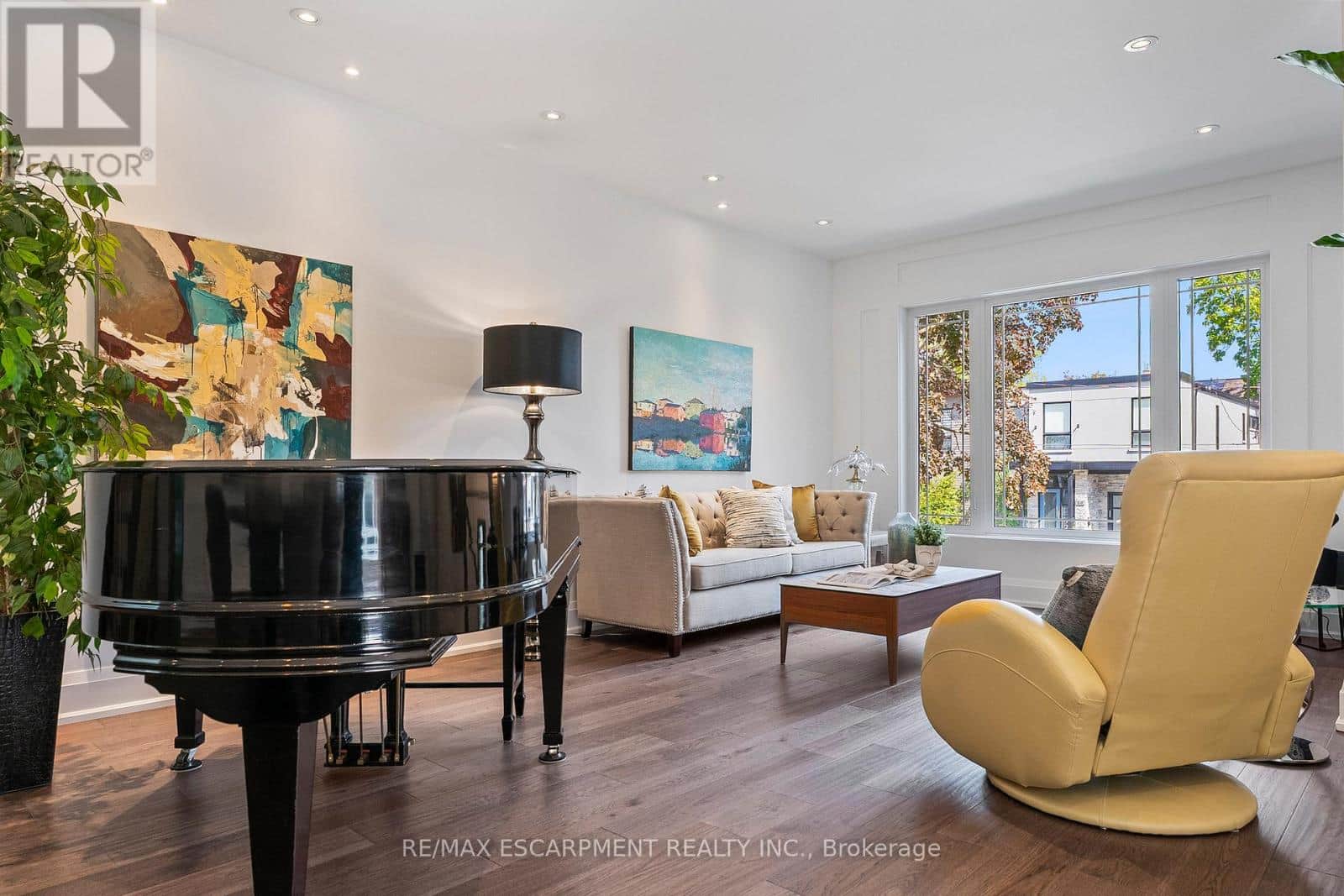 24 CAYUGA AVENUE - Photo 3 of 50, Mississauga (Port Credit), Ontario