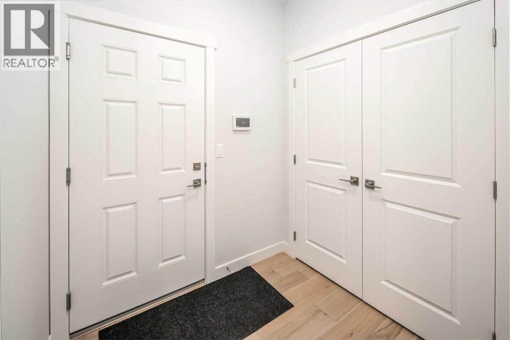 112 Creekstone Landing SW - Photo 4 of 36, Calgary, Alberta