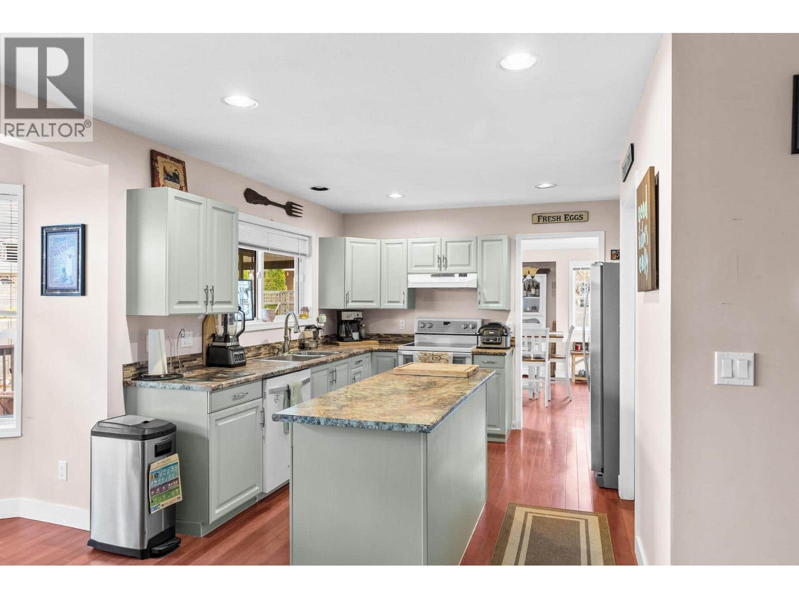 4210 6th Avenue - Photo 3 of 24, Peachland, British Columbia