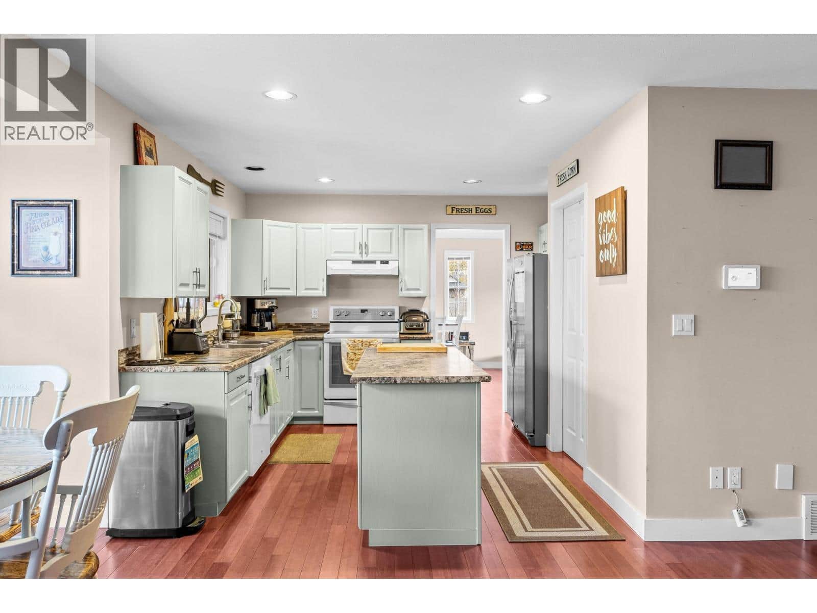 4210 6th Avenue - Photo 4 of 24, Peachland, British Columbia