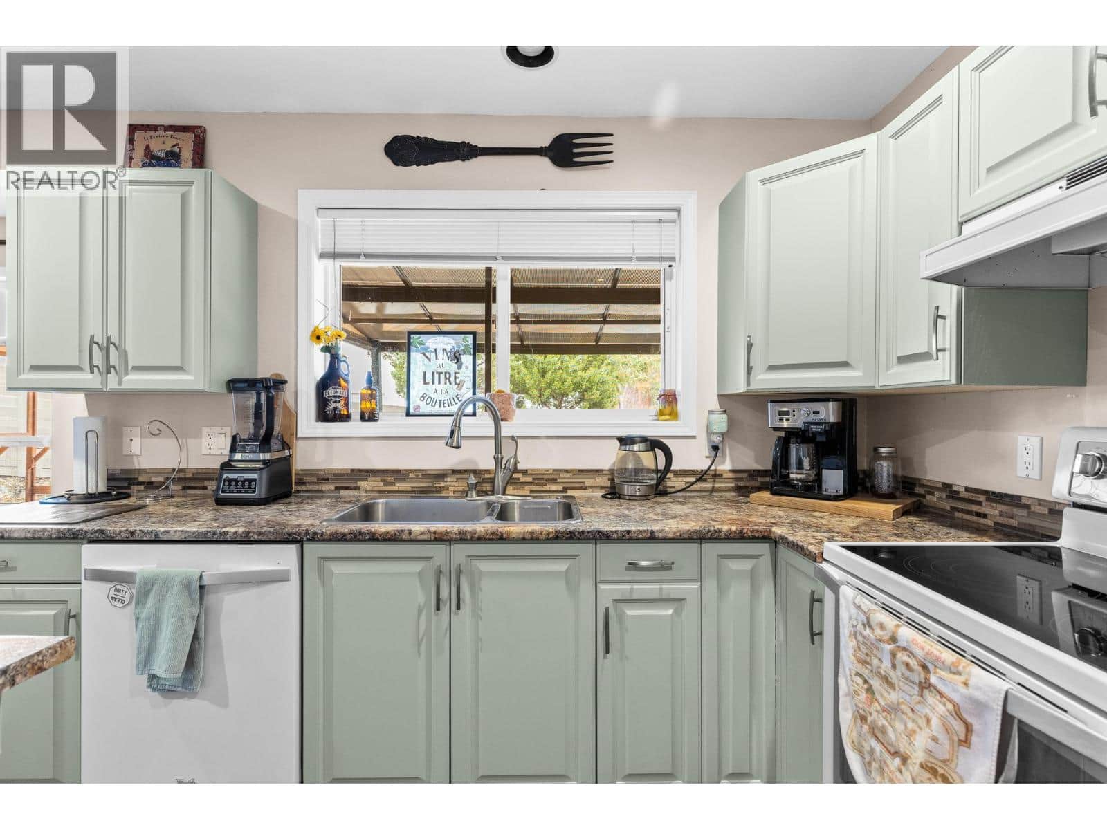 4210 6th Avenue - Photo 5 of 24, Peachland, British Columbia