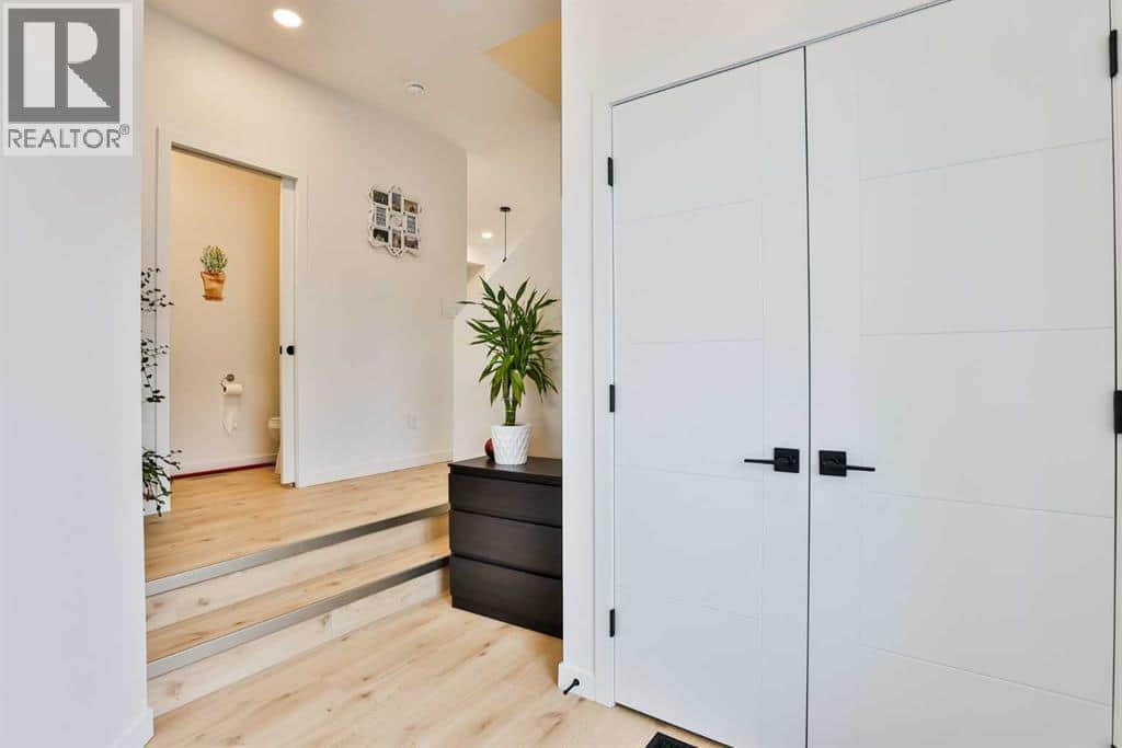 4310 28 Avenue S - Photo 3 of 30, Lethbridge, Alberta