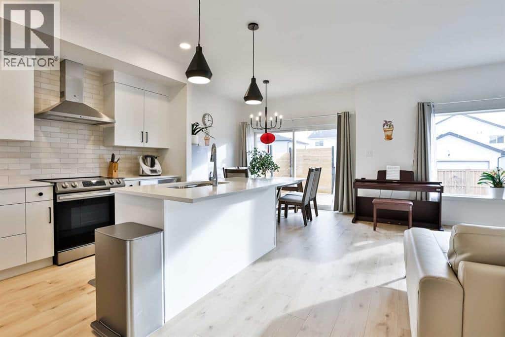 4310 28 Avenue S - Photo 4 of 30, Lethbridge, Alberta