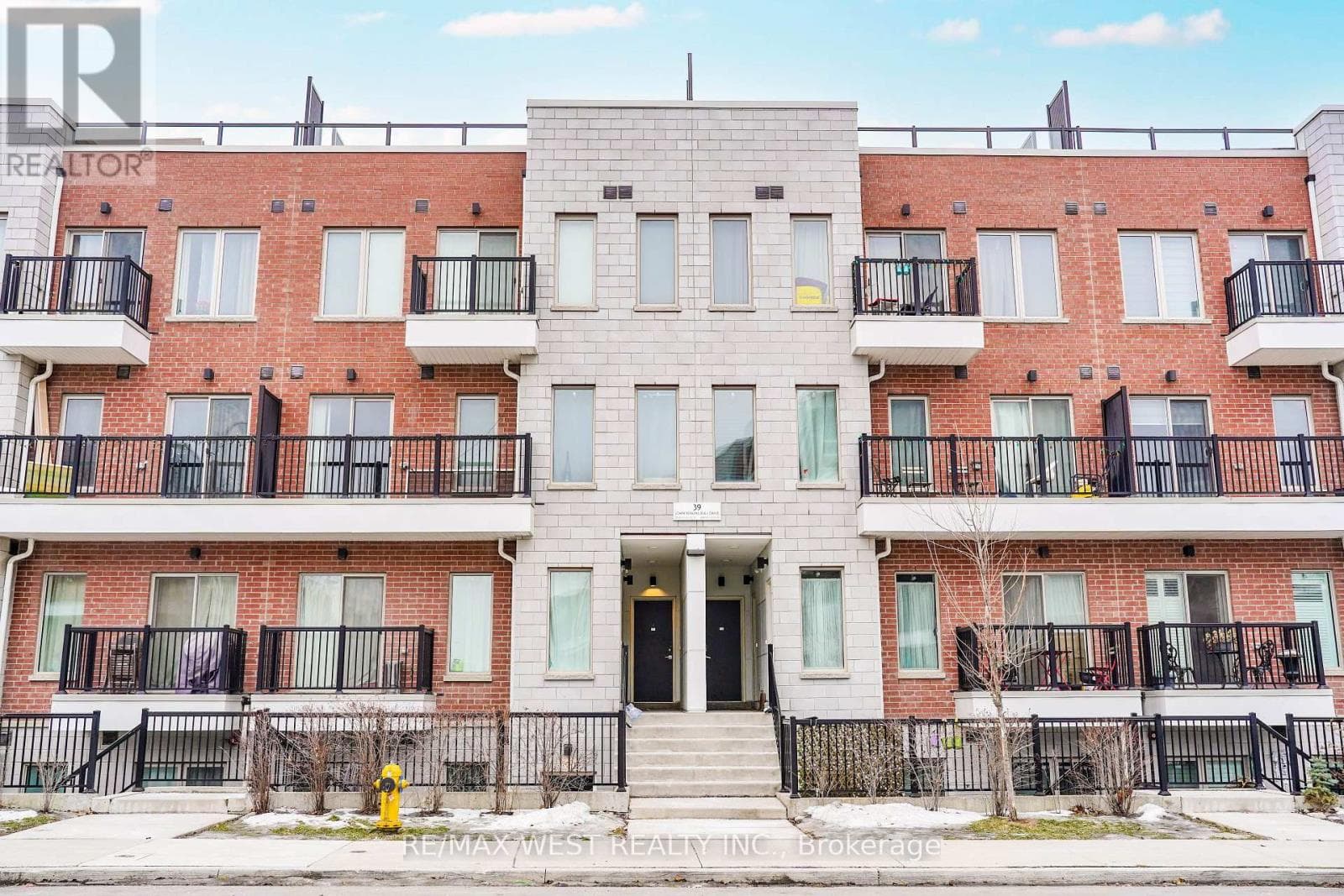 20 - 39 JOHN PERKINS BULL DRIVE - Main photo, Toronto (Downsview-Roding-CFB), Ontario