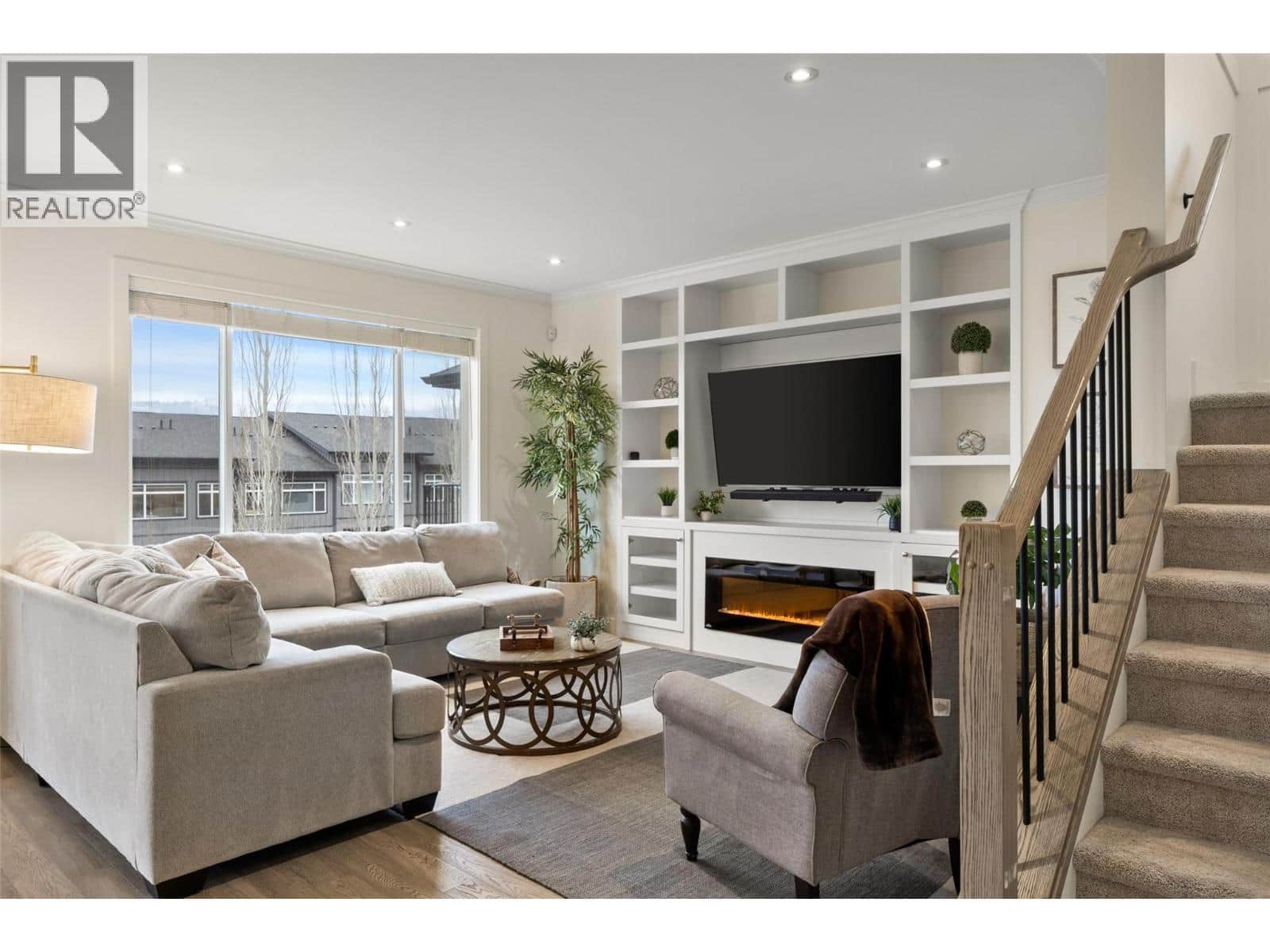 1553 EMERALD Drive - Photo 3 of 55, Kamloops, British Columbia