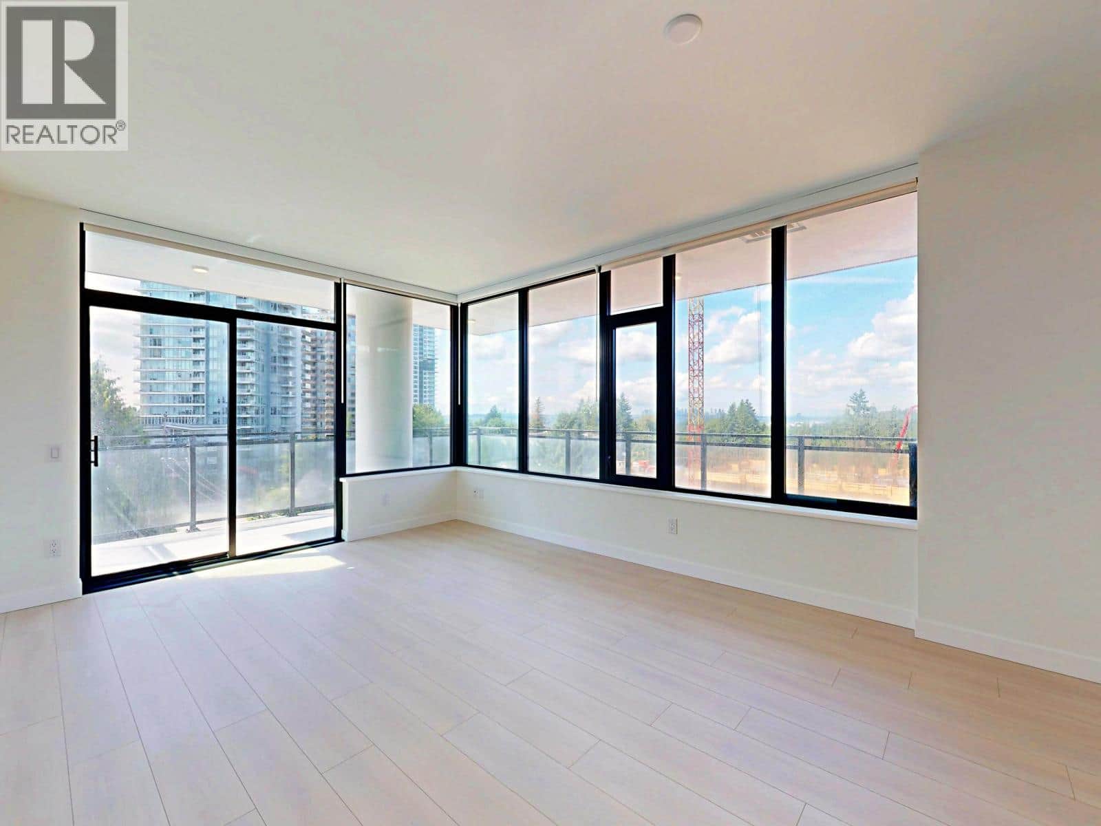 902 626 CLAREMONT STREET - Photo 4 of 21, Coquitlam, British Columbia