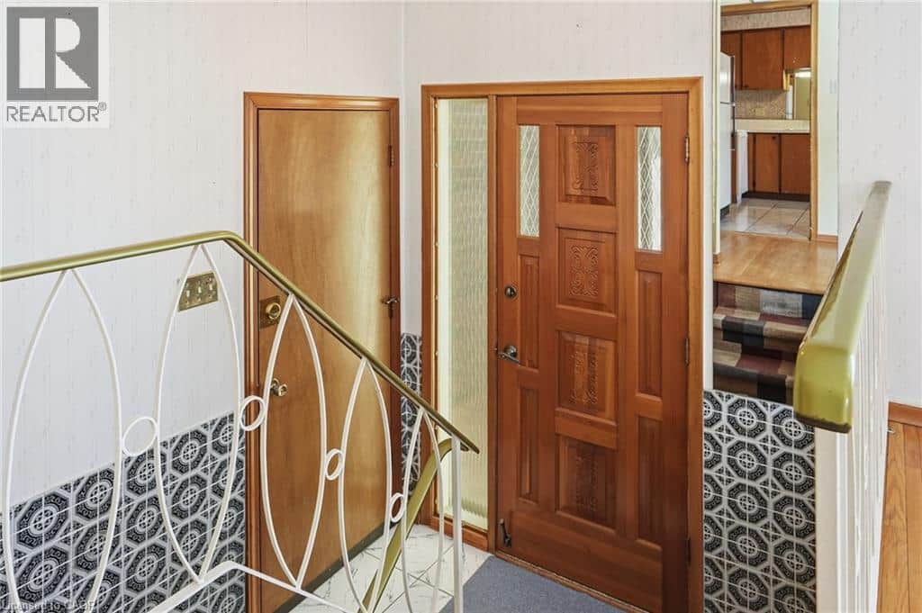 63 MARLOWE Drive - Photo 3 of 46, Hamilton, Ontario