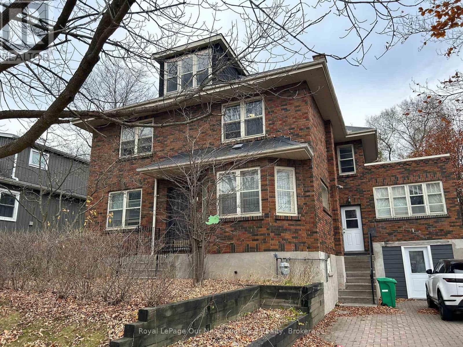 642 BOLIVAR STREET - Photo 2 of 14, Peterborough (Monaghan Ward 2), Ontario