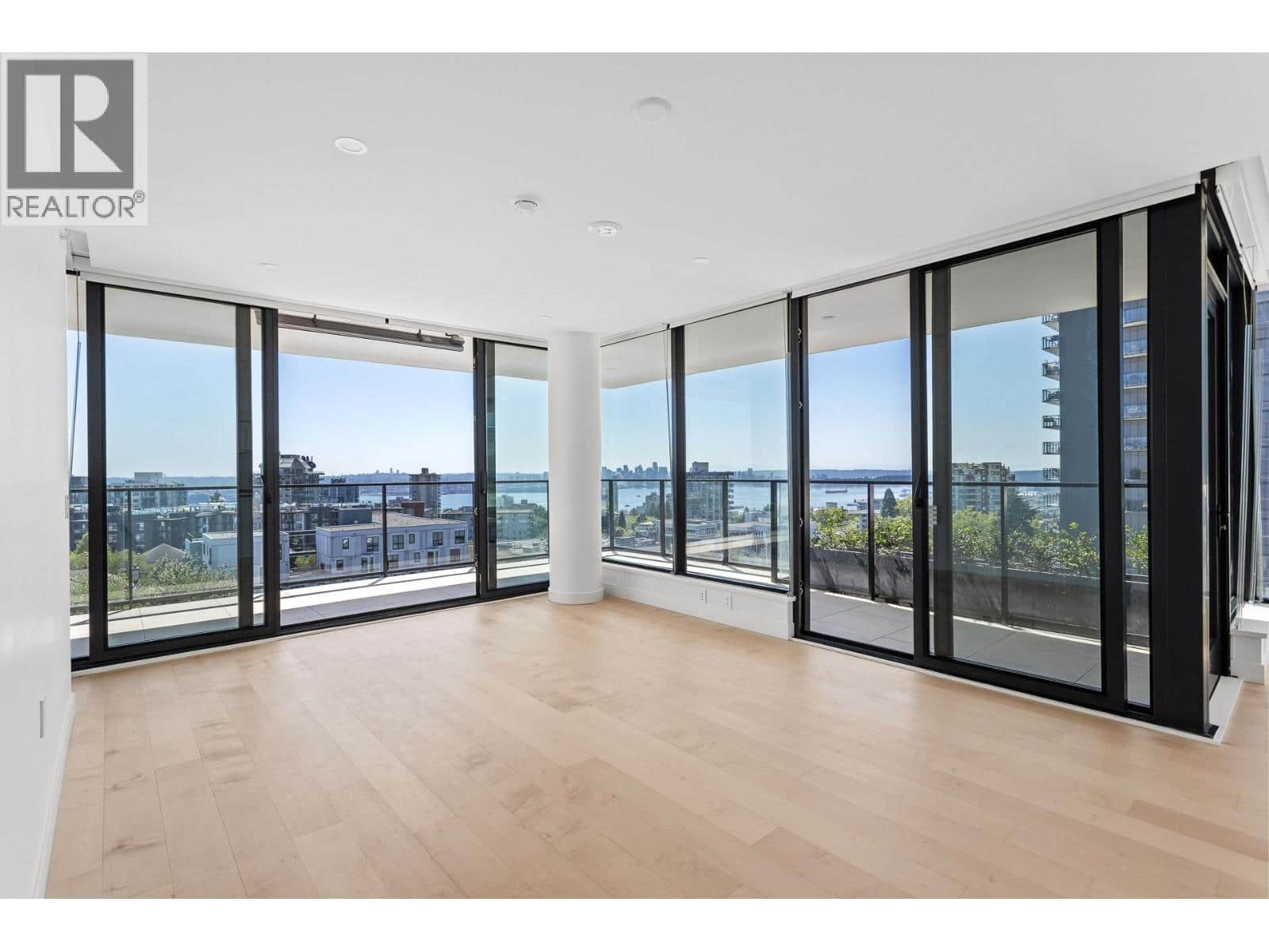 703 135 E 13TH STREET - Photo 5 of 40, North Vancouver, British Columbia