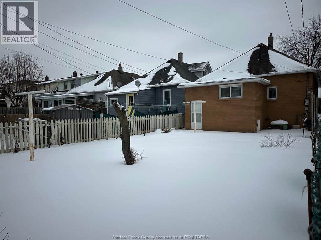953 GLADSTONE - Photo 2 of 10, Windsor, Ontario