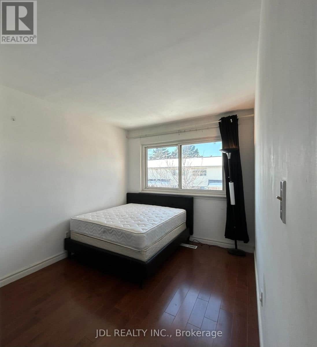 #17 - 2451 BRIDLETOWNE CIRCLE - Photo 3 of 9, Toronto (L'Amoreaux), Ontario