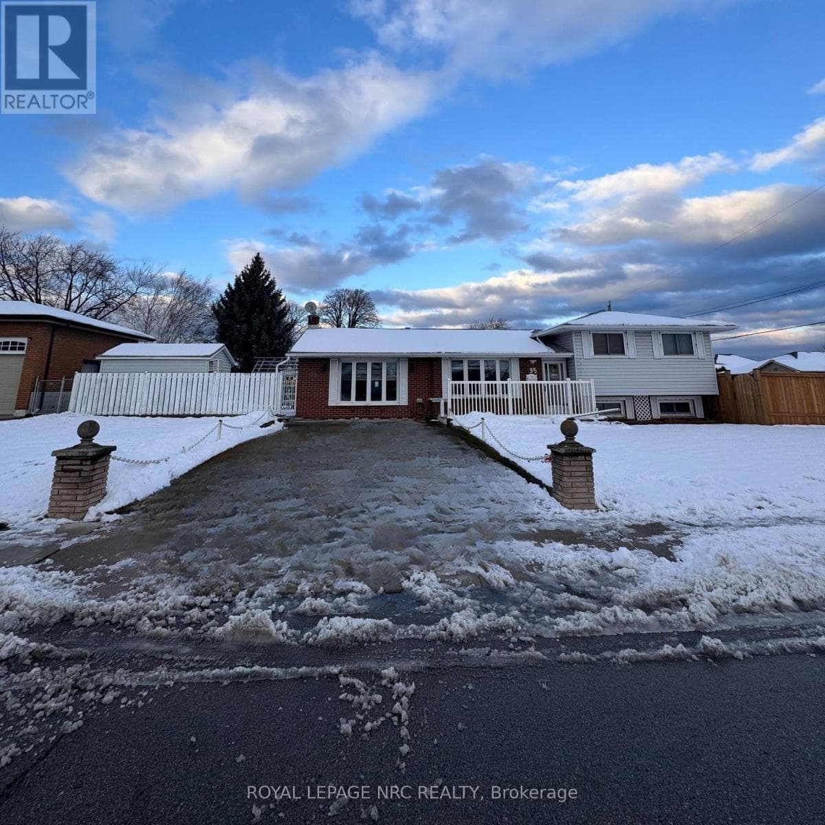 35 EUGENE STREET - Main photo, Hamilton (Kentley), Ontario