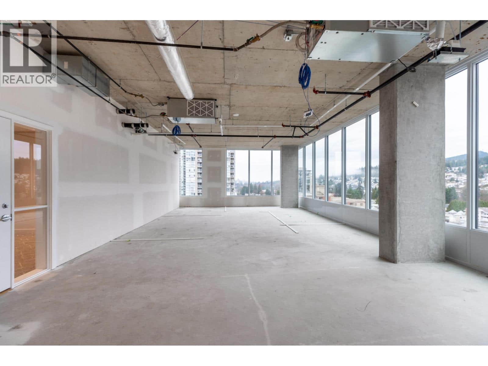 1002 2992 GLEN DRIVE - Photo 5 of 8, Coquitlam, British Columbia