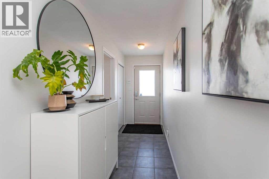 4, 20 Jacobs Close - Photo 2 of 31, Red Deer, Alberta