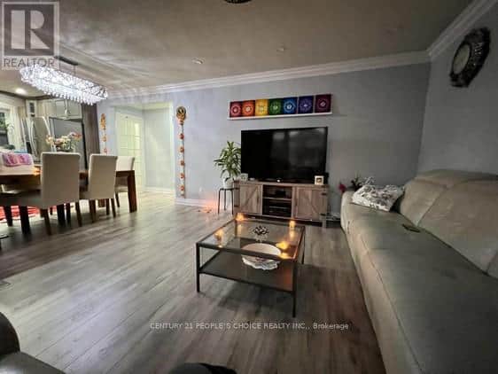 9 HOLBEACH ROAD - Photo 3 of 9, Toronto (West Humber-Clairville), Ontario