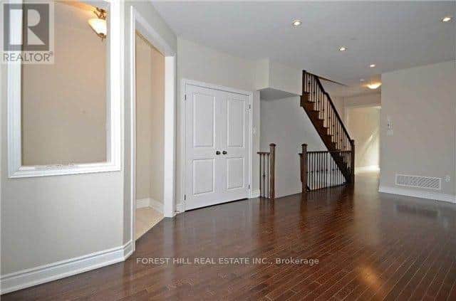 3 - 1331 MAJOR MACKENZIE DRIVE W - Photo 5 of 19, Vaughan (Patterson), Ontario