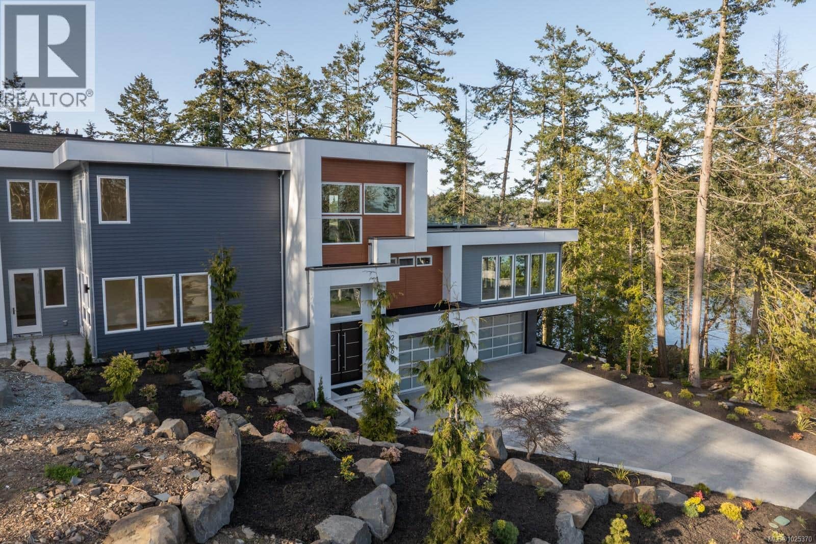 2464 Tryon Rd - Photo 4 of 37, North Saanich, British Columbia