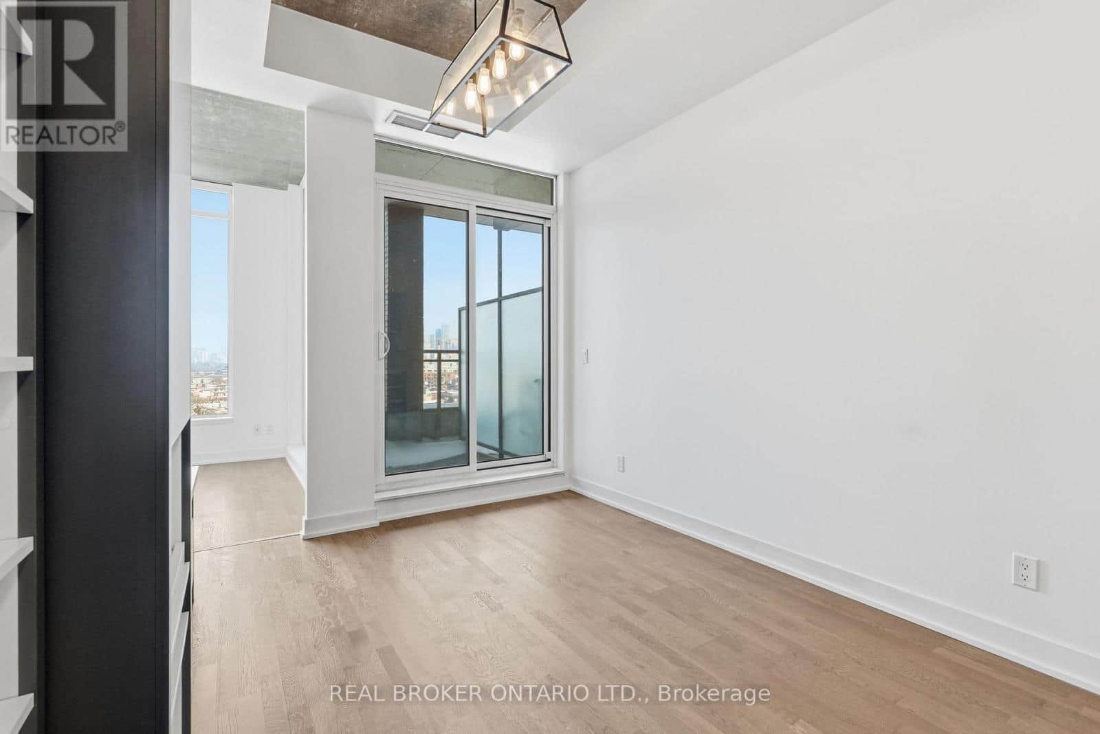 1127 - 20 MINOWAN MIIKAN LANE - Photo 4 of 27, Toronto (Little Portugal), Ontario