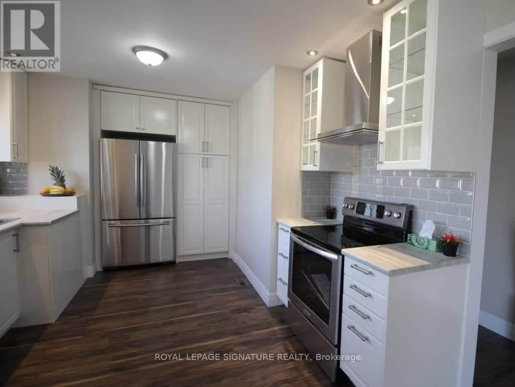 18 INDEPENDENCE DRIVE - Photo 4 of 11, Toronto (Kennedy Park), Ontario