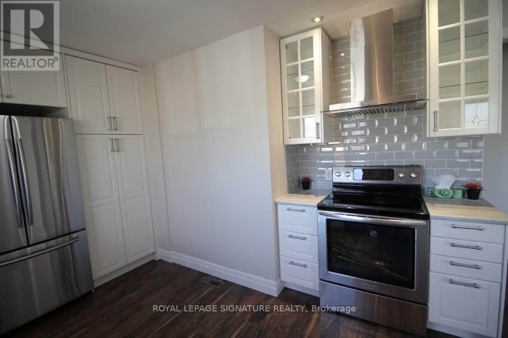 18 INDEPENDENCE DRIVE - Photo 5 of 11, Toronto (Kennedy Park), Ontario