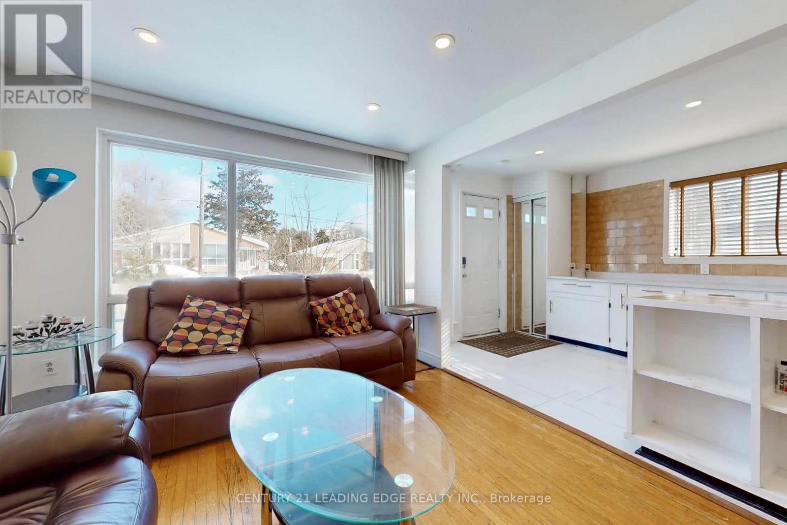 210 LINDEN AVENUE - Photo 5 of 50, Toronto (Kennedy Park), Ontario