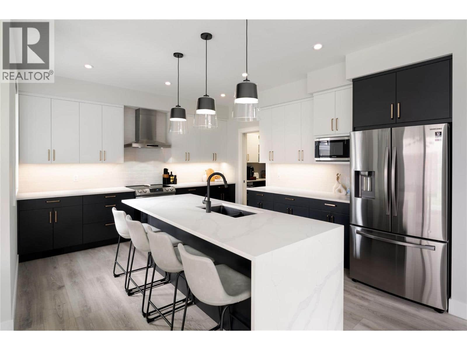 4315 Ladd Court - Photo 5 of 40, Kelowna, British Columbia