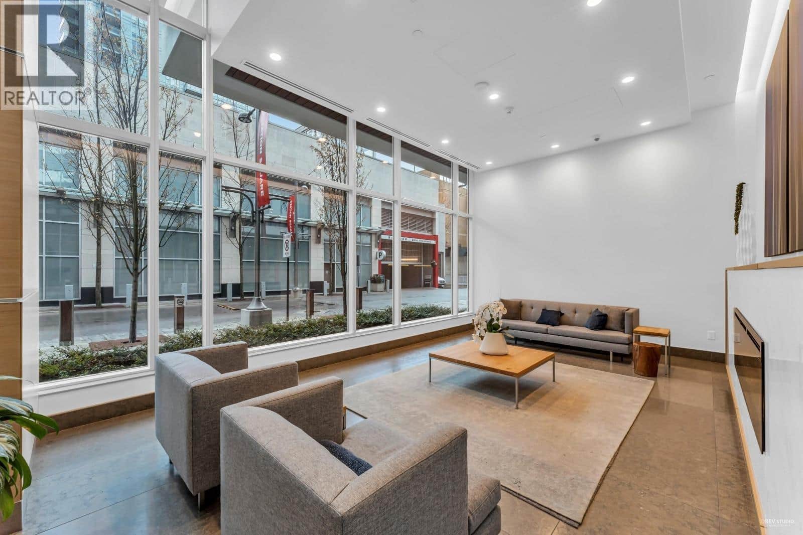 1903 4670 ASSEMBLY WAY - Photo 2 of 11, Burnaby, British Columbia