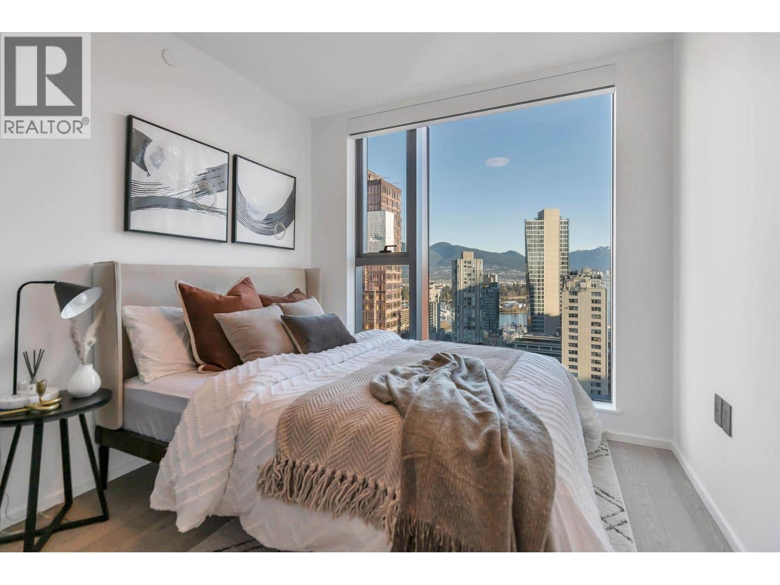 1305 1482 ROBSON STREET - Photo 3 of 11, Vancouver, British Columbia