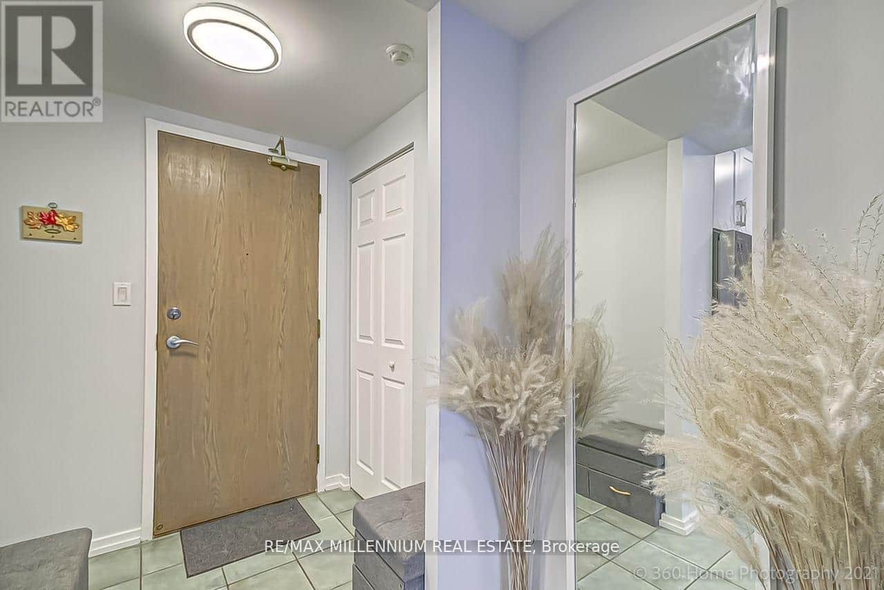 2005 - 3 HICKORY TREE ROAD - Photo 2 of 15, Toronto (Weston), Ontario