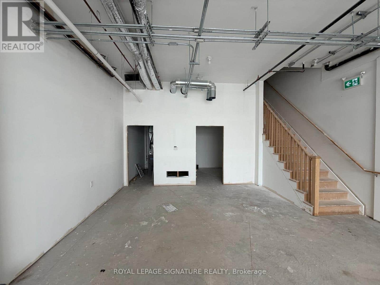 6 - 200 DISSETTE STREET - Photo 4 of 14, Bradford West Gwillimbury (Bradford), Ontario