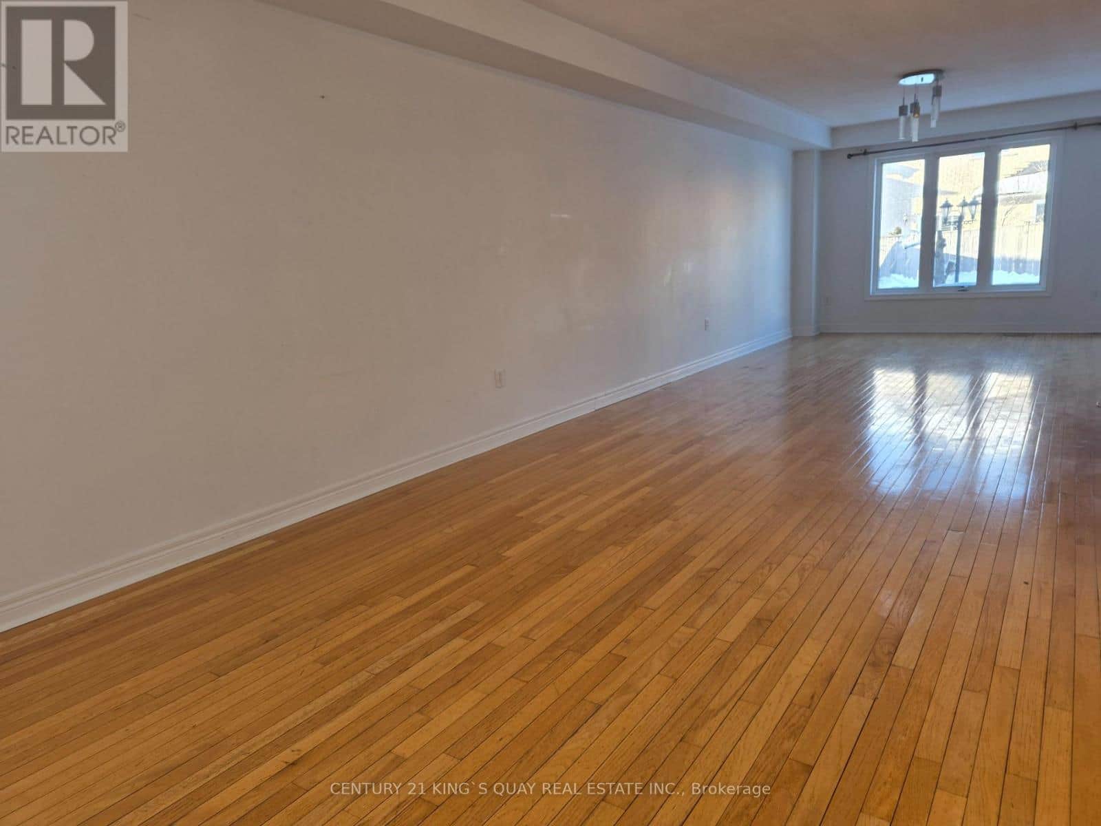 120 FLAGSTONE WAY - Photo 3 of 19, Newmarket (Woodland Hill), Ontario