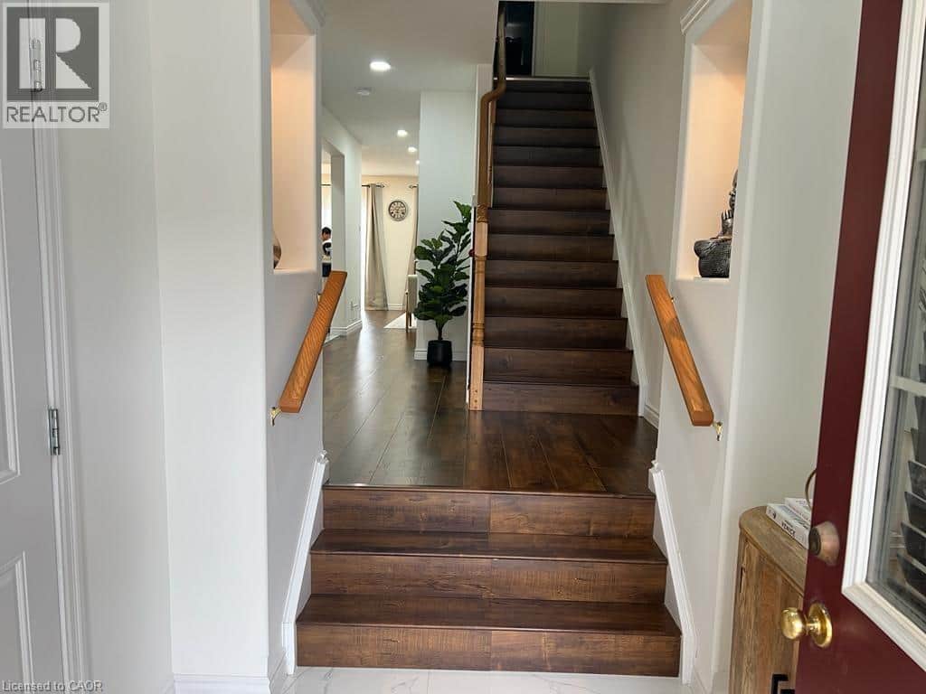 522 BANFFSHIRE Crescent - Photo 2 of 22, Kitchener, Ontario