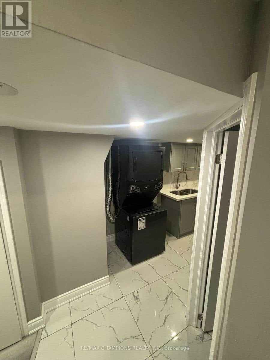 23 SLEIGHTHOLME CRESCENT - Photo 5 of 9, Brampton (Bram East), Ontario