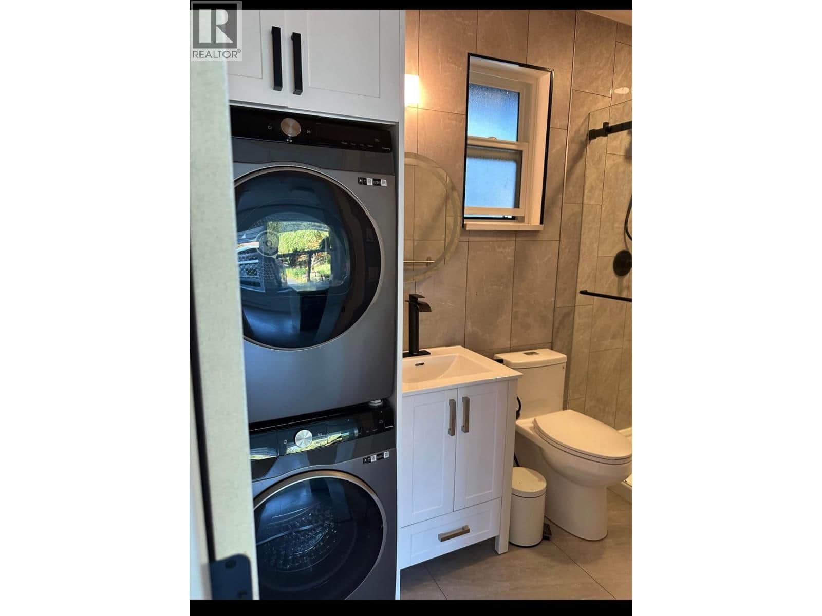 2626 SPURAWAY AVENUE - Photo 4 of 7, Coquitlam, British Columbia